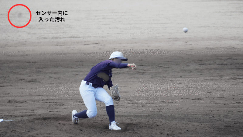 センサー内に付着した汚れが写った画像